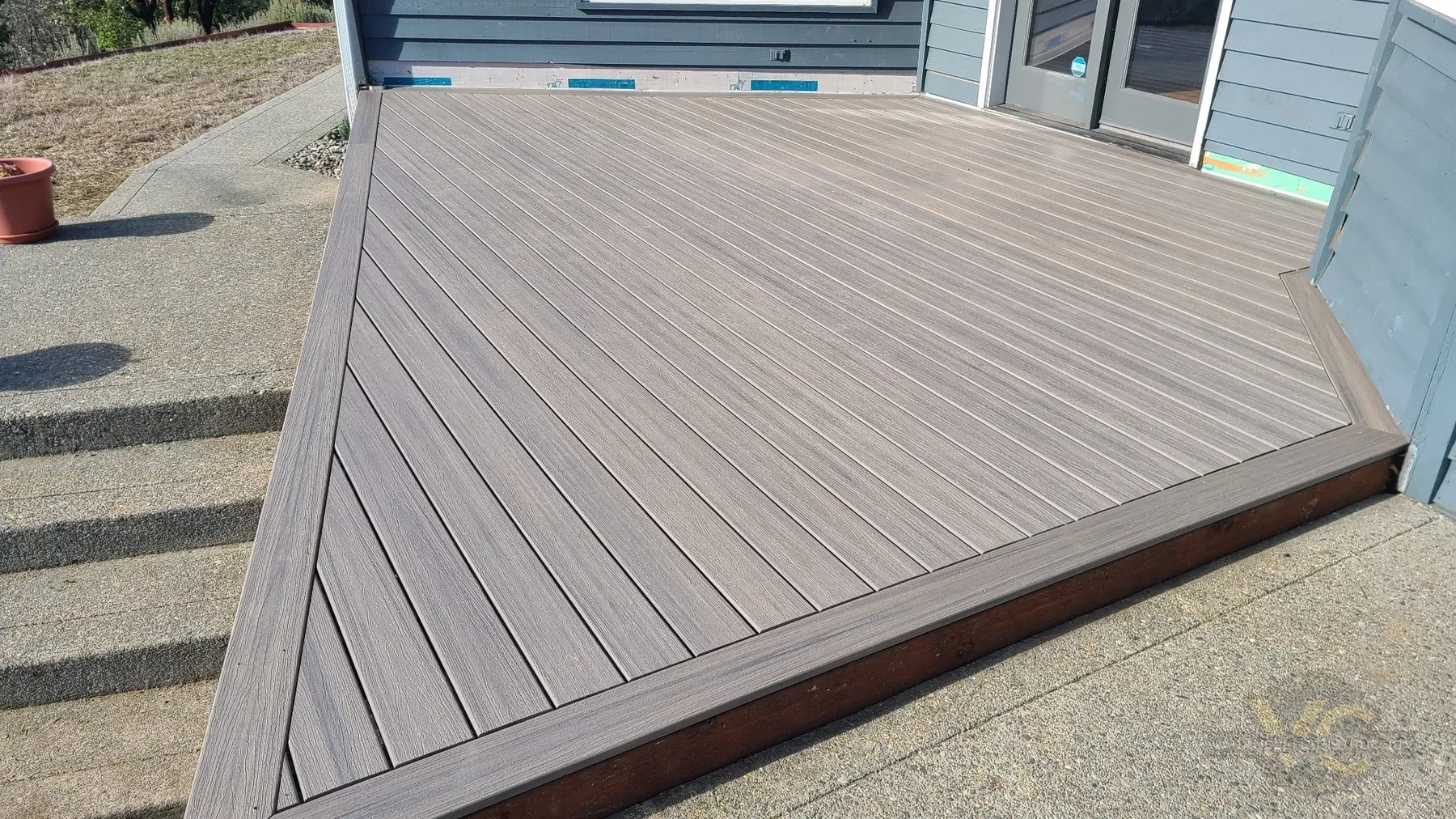 Trex composite deck with hidden fasteners and picture-frame perimeter detail in Grants Pass, Oregon